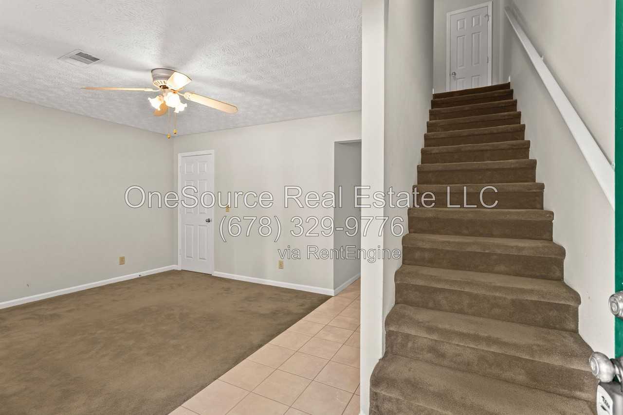 502 Oakwood Ct - Photo 5 of 30