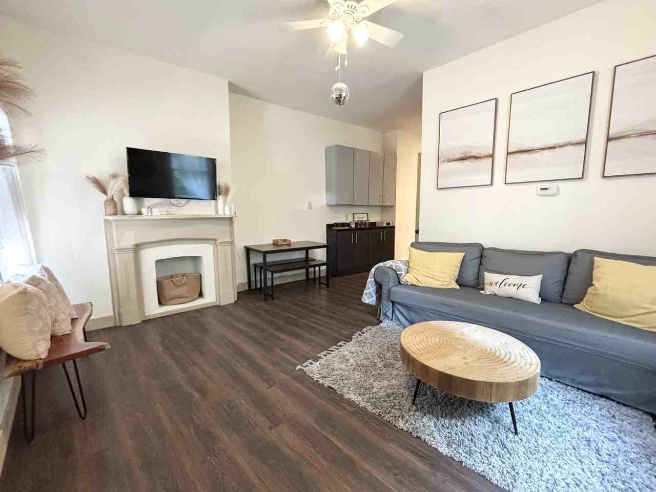1006 Eliza St - Photo 2 of 21