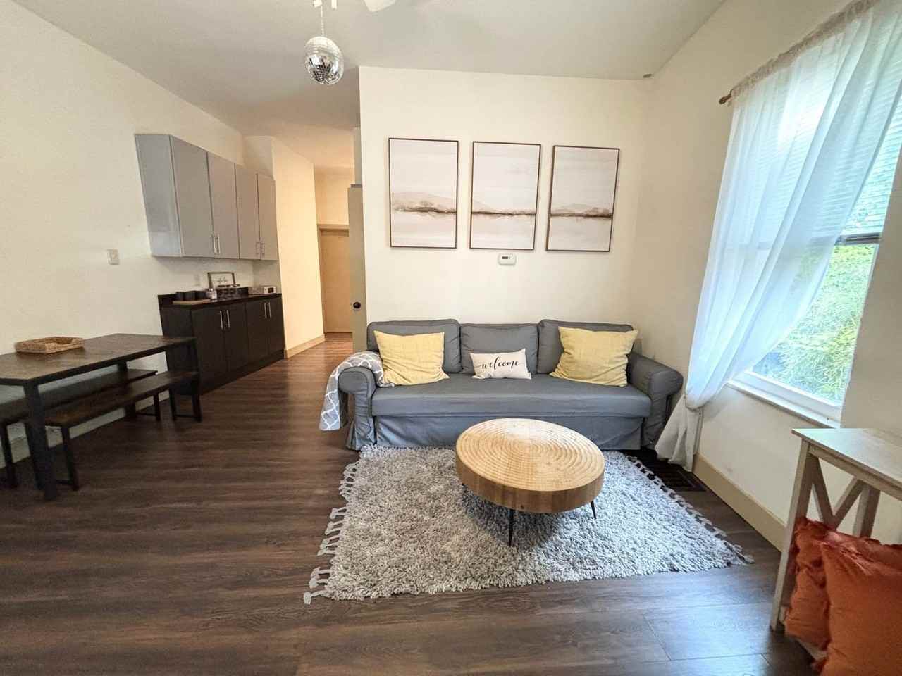 1006 Eliza St - Photo 3 of 21