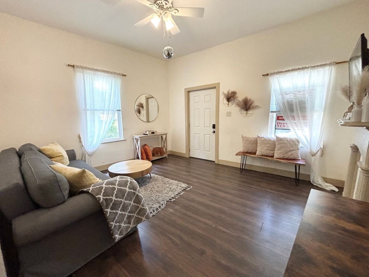 1006 Eliza St - Photo 4 of 21