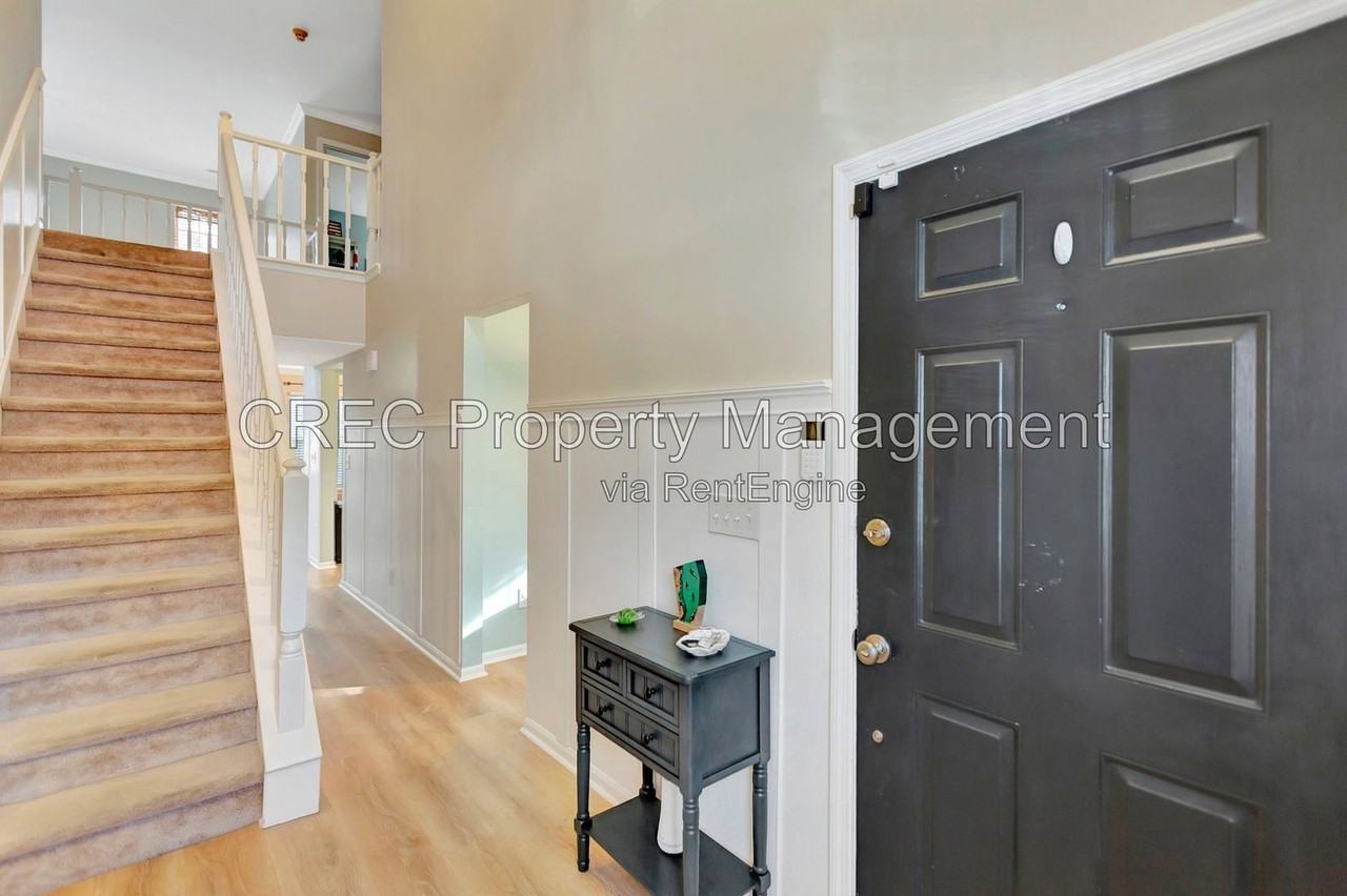 2051 Presidio Dr - Photo 3 of 37