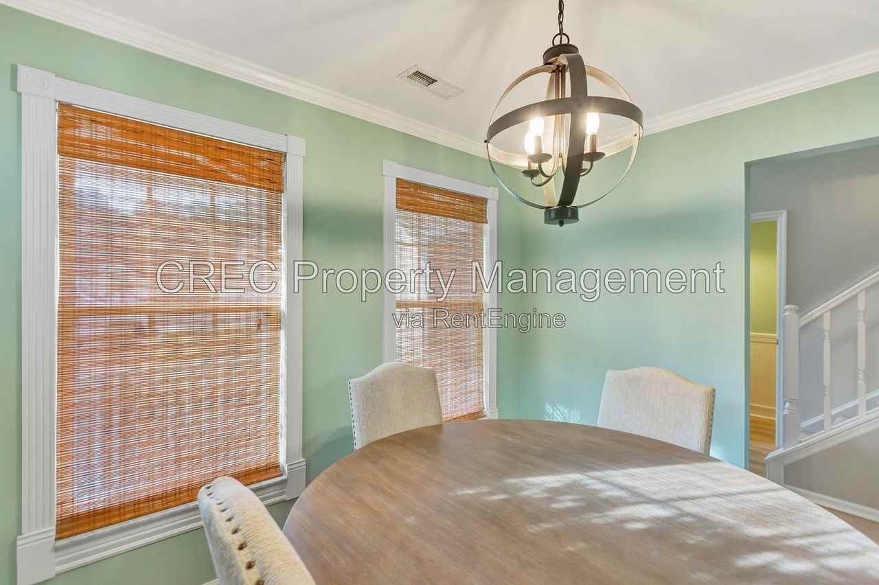 2051 Presidio Dr - Photo 5 of 37
