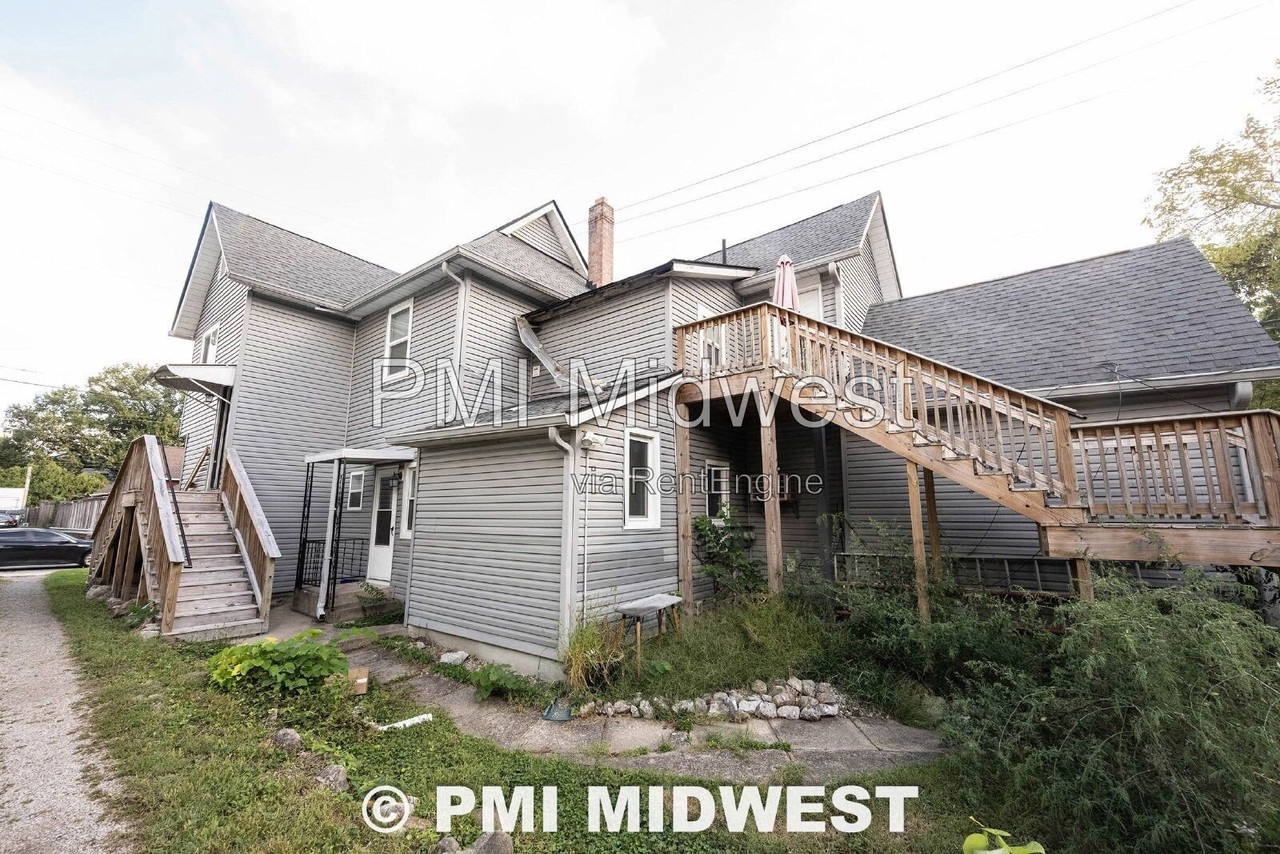 447 E Jefferson St #3 - Photo 3 of 27