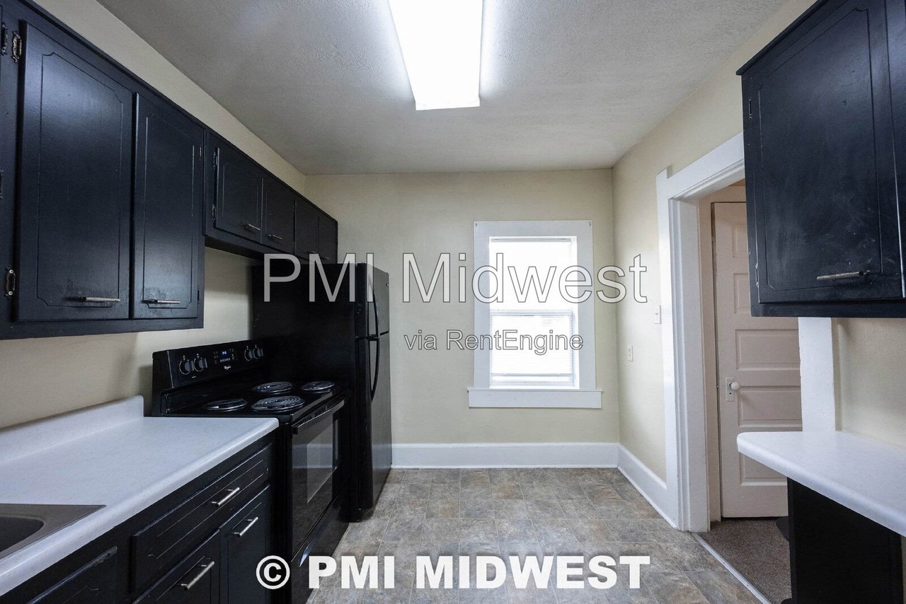 447 E Jefferson St #3 - Photo 4 of 27