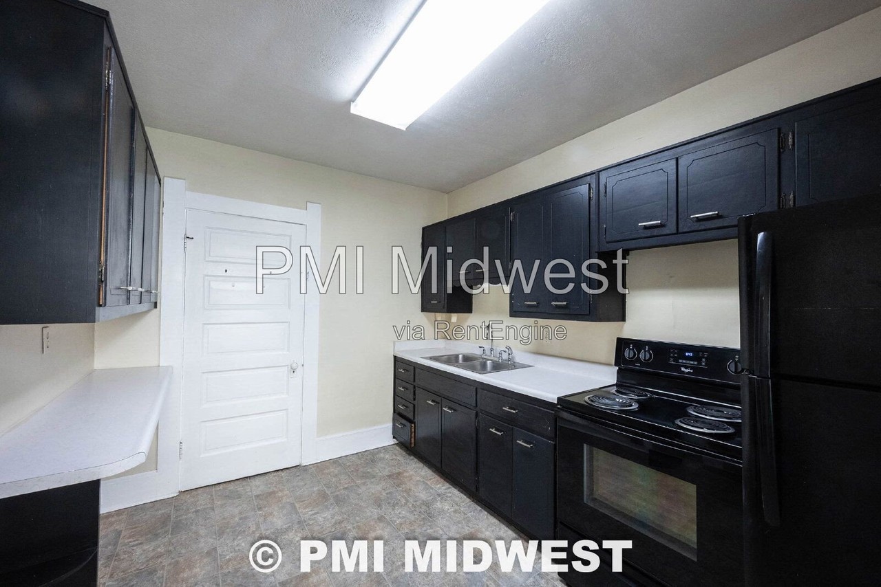 447 E Jefferson St #3 - Photo 5 of 27