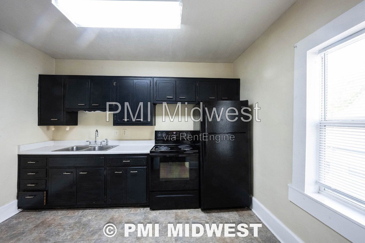 447 E Jefferson St #3 - Photo 6 of 27