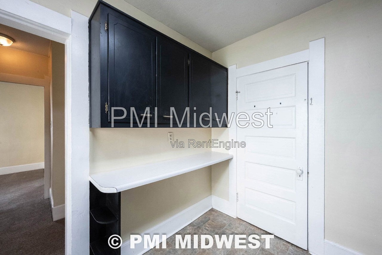 447 E Jefferson St #3 - Photo 7 of 27