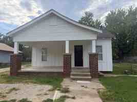 featured image of 411 S Johnston St