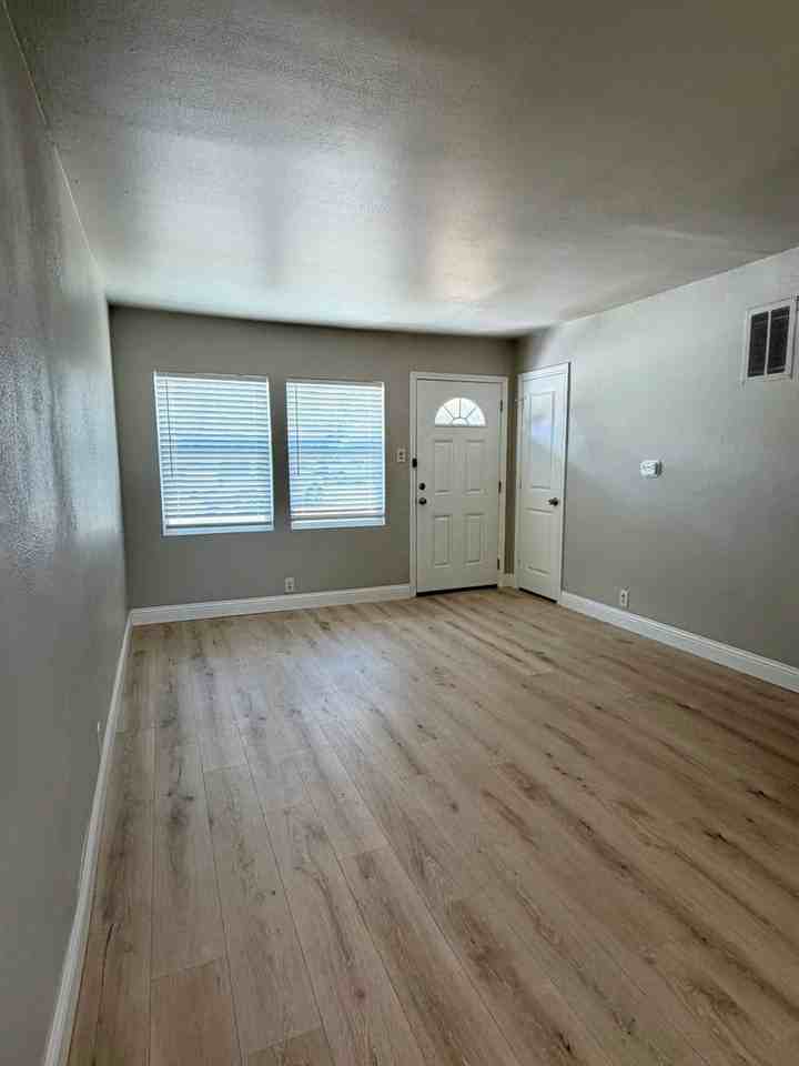 807 Raleigh Cir - Photo 2 of 17
