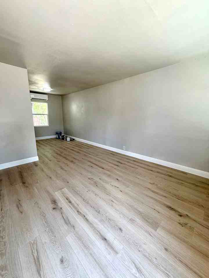 807 Raleigh Cir - Photo 4 of 17