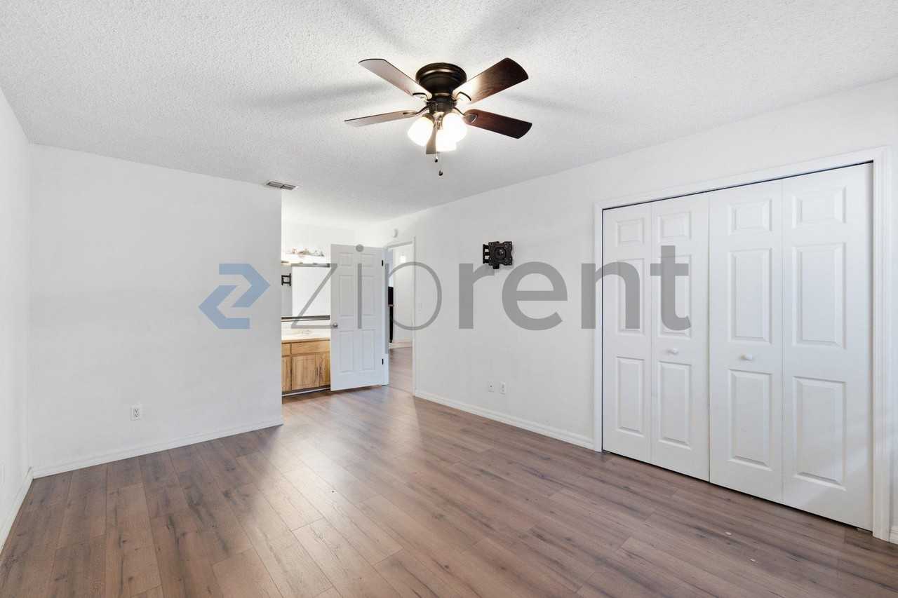 1563 Hancock Ln - Photo 2 of 20
