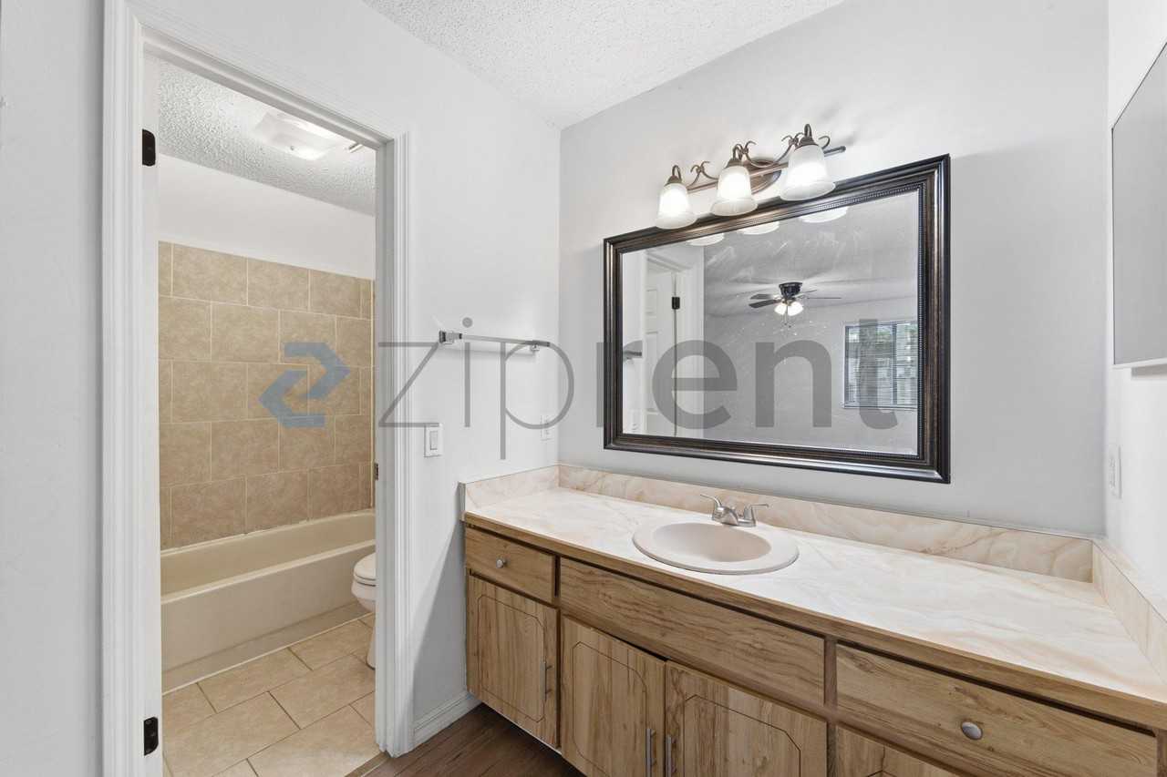 1563 Hancock Ln - Photo 4 of 20
