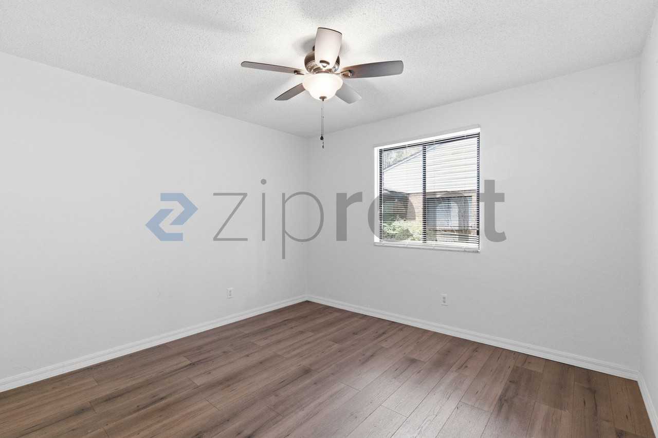 1563 Hancock Ln - Photo 5 of 20