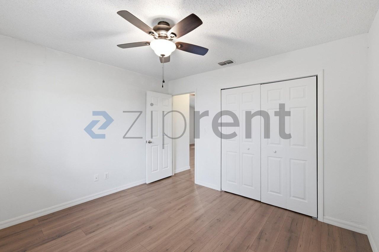 1563 Hancock Ln - Photo 6 of 20