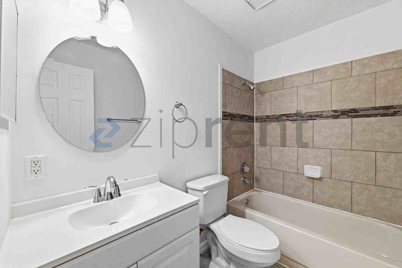 1563 Hancock Ln - Photo 7 of 20