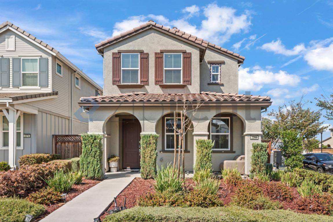2266 S Stunham Ln - Photo 2 of 32