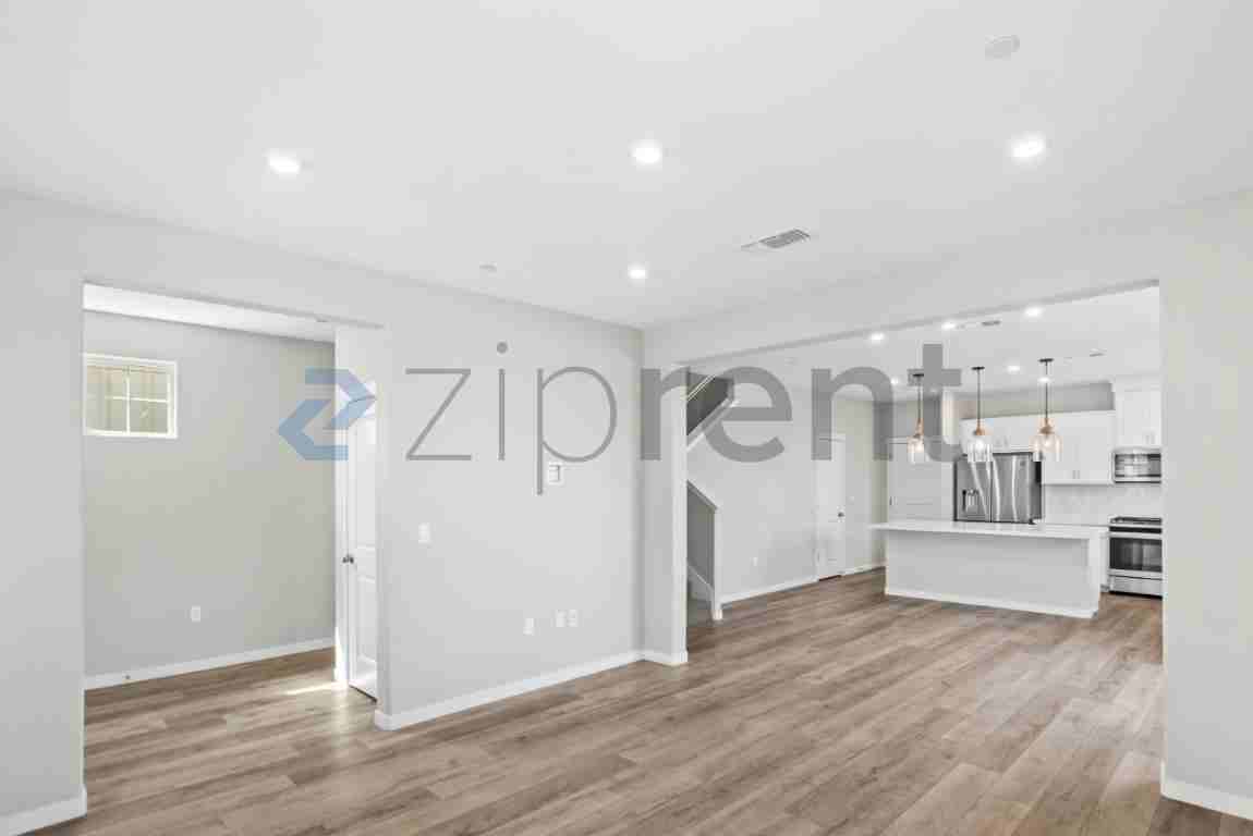 2266 S Stunham Ln - Photo 7 of 32