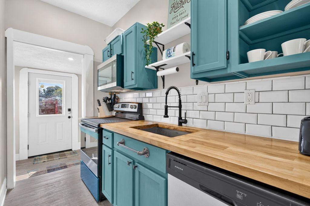 267 Leeds Ave - Photo 3 of 23