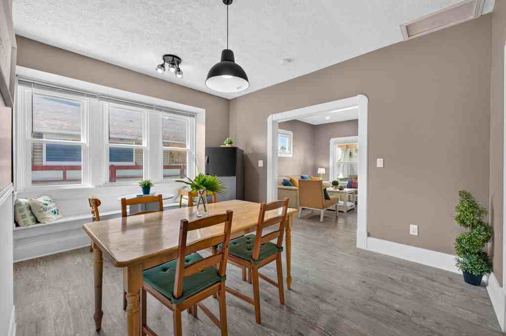 267 Leeds Ave - Photo 4 of 23