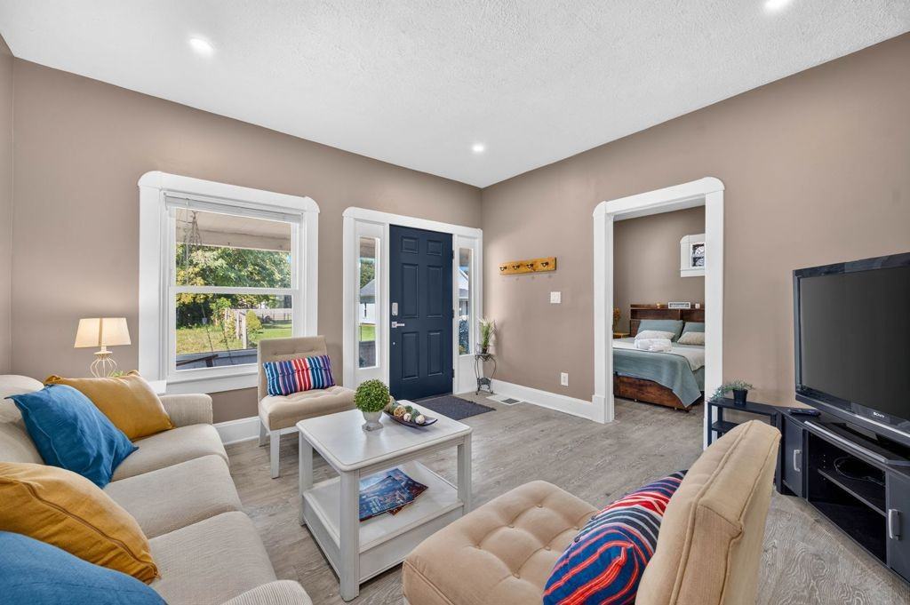 267 Leeds Ave - Photo 5 of 23