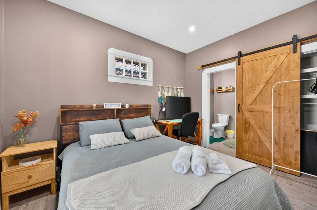 267 Leeds Ave - Photo 6 of 23