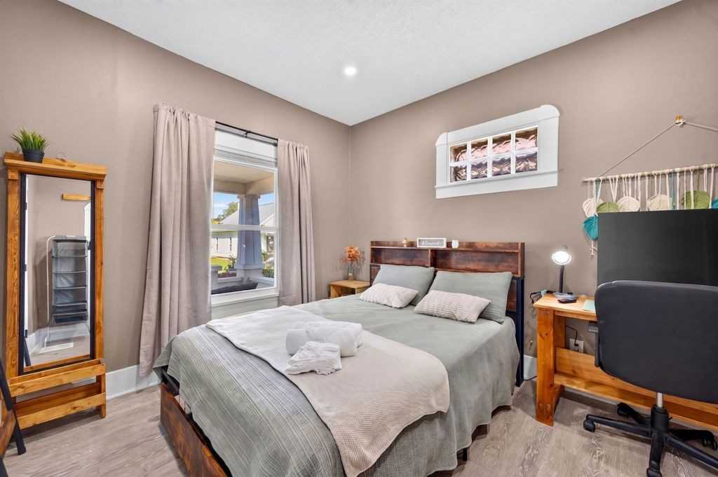 267 Leeds Ave - Photo 7 of 23