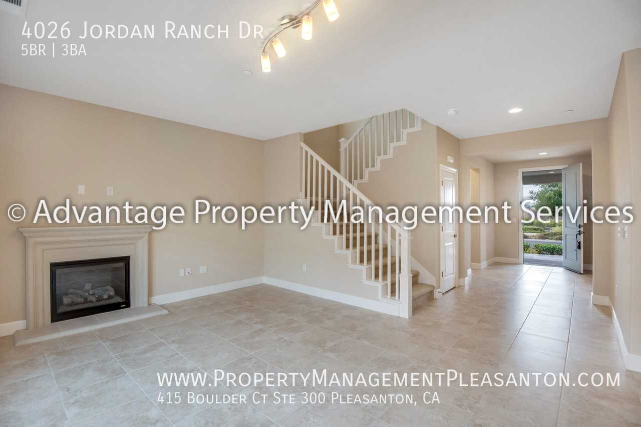4026 Jordan Ranch Dr - Photo 4 of 16