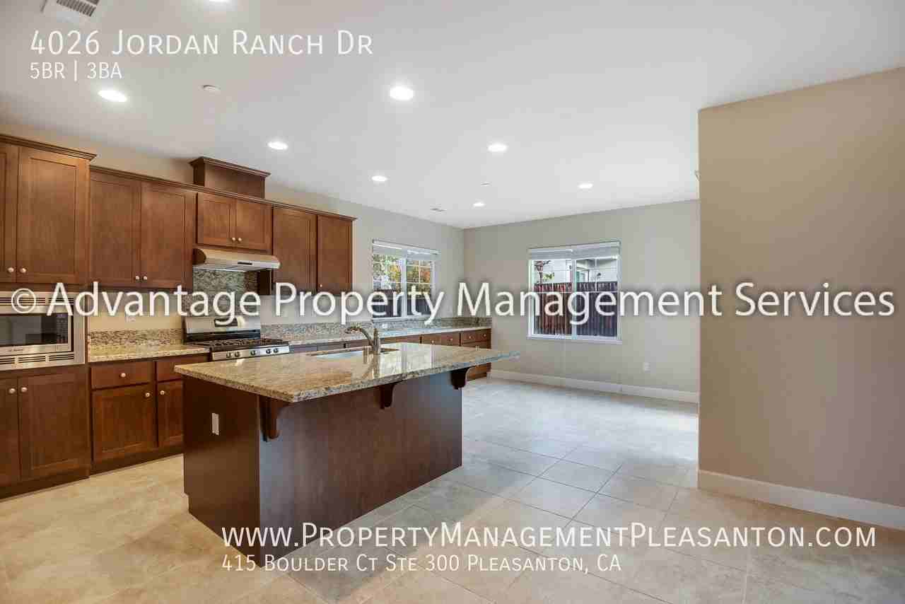4026 Jordan Ranch Dr - Photo 5 of 16