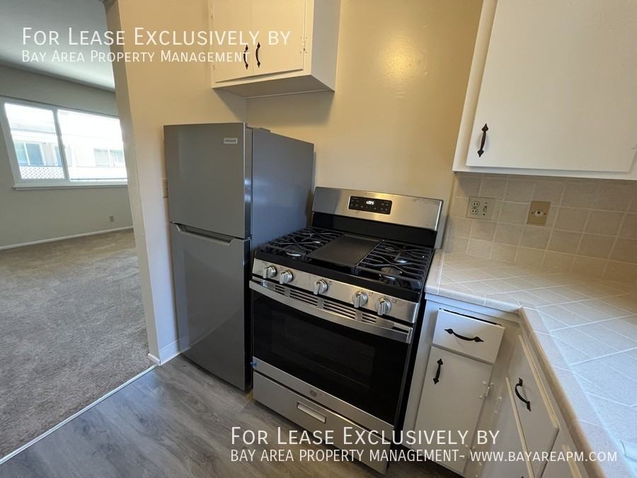 1445 Ebener St #3 - Photo 4 of 9