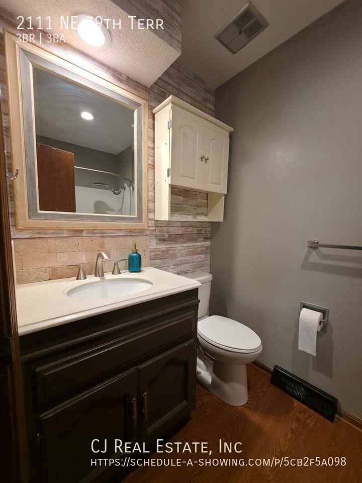 2111 Ne 79th Ter - Photo 5 of 11