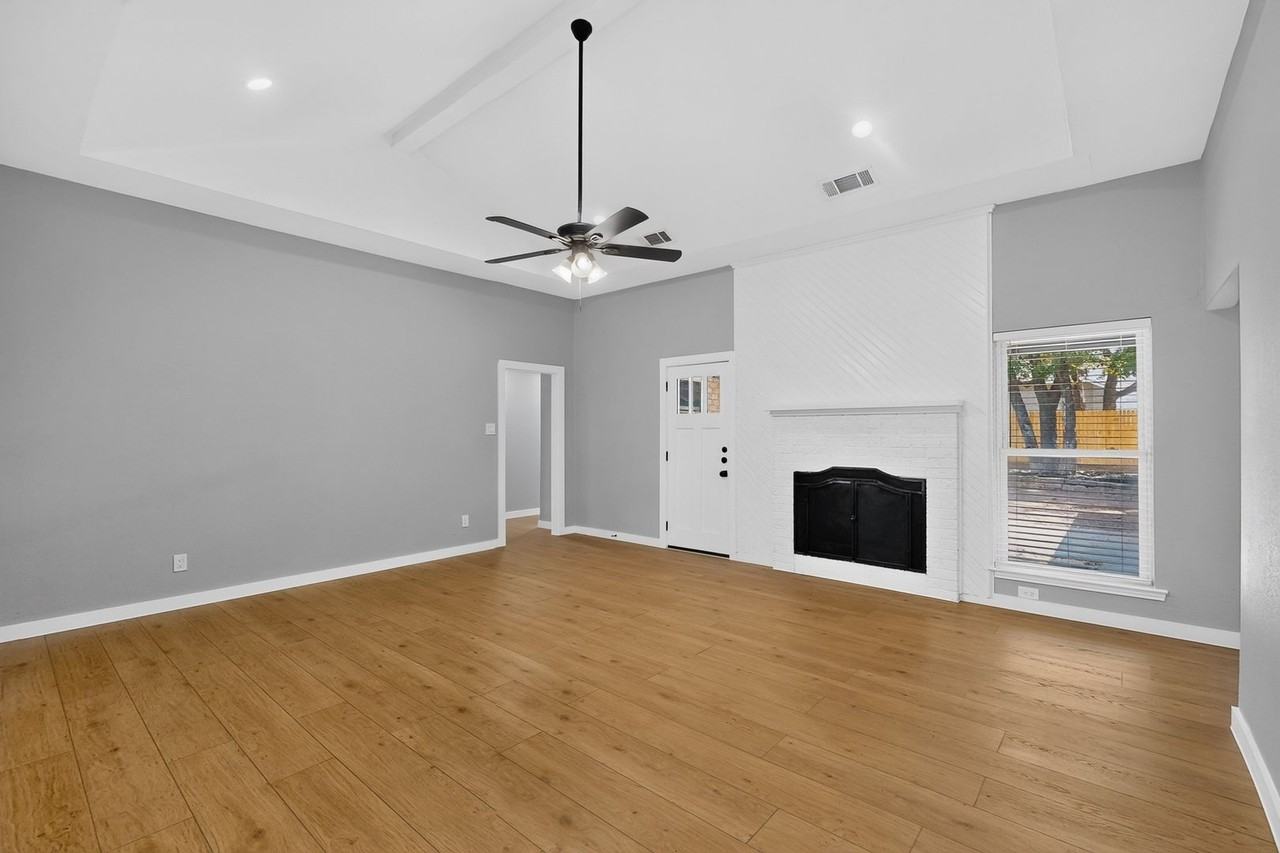 2511 Tanglewood Dr - Photo 5 of 44