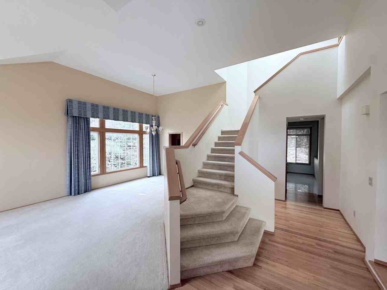 11005 178th Ct Ne - Photo 4 of 21