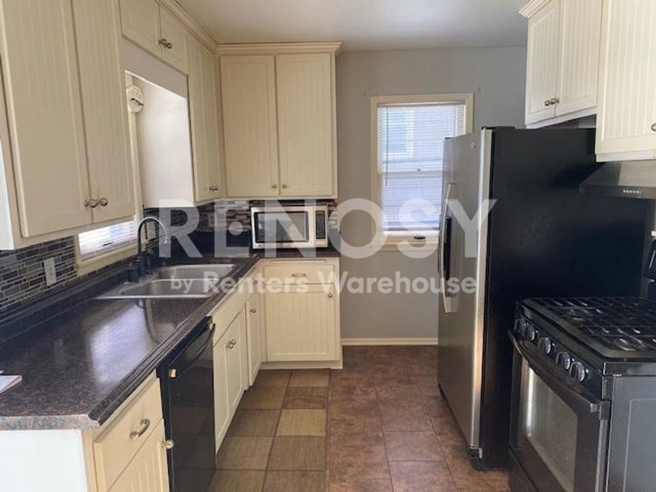 2424 25th St Nw - Photo 4 of 17