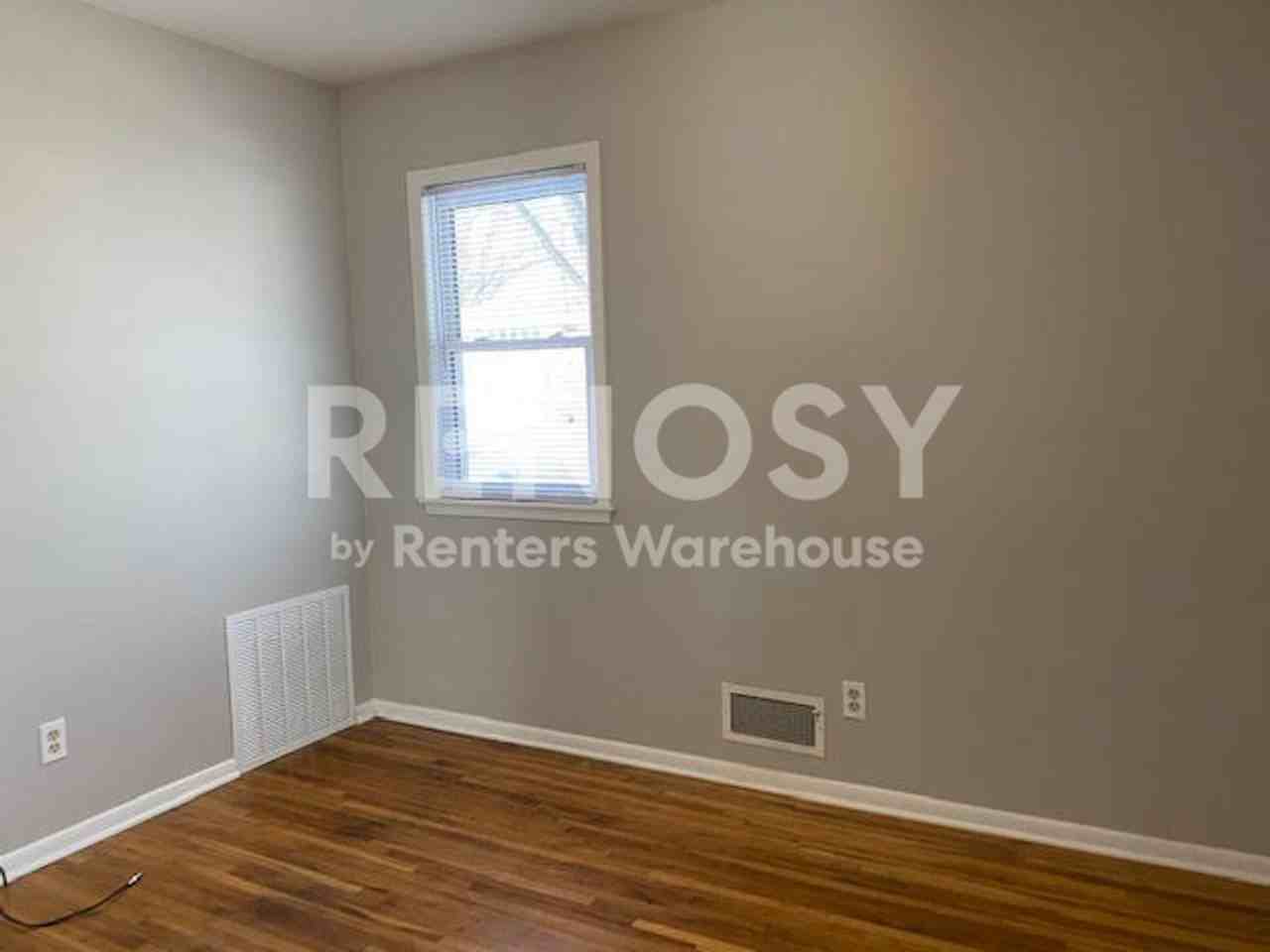 2424 25th St Nw - Photo 5 of 17