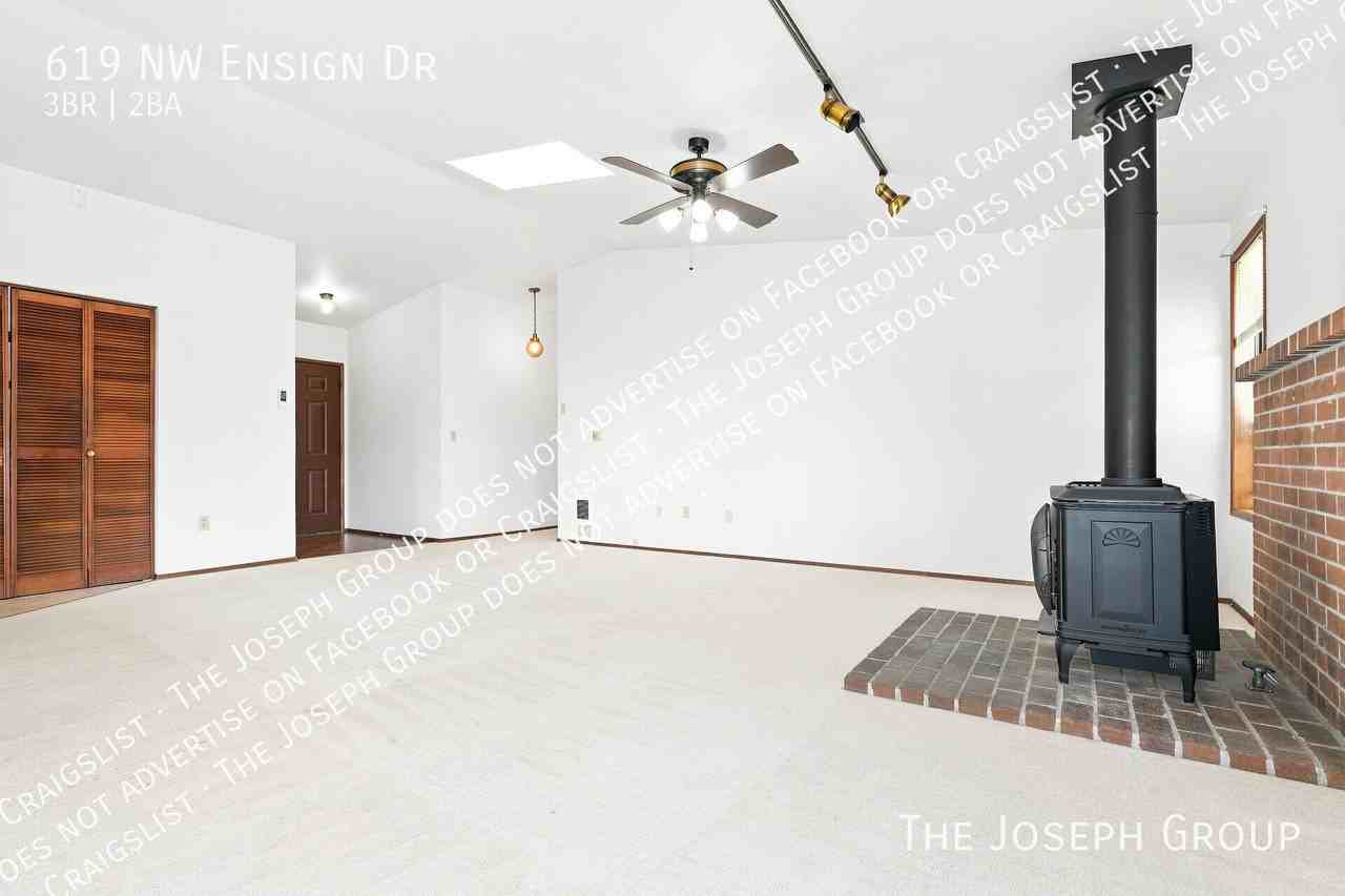619 Nw Ensign Dr - Photo 5 of 22