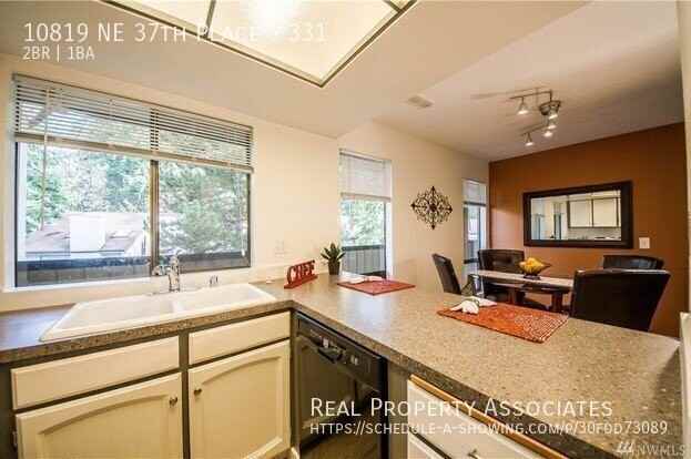 10819 Ne 37th Pl #331 - Photo 5 of 26