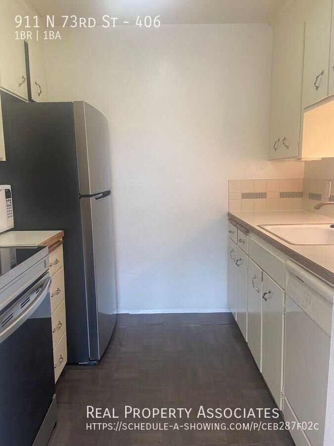 911 N 73rd St #406 - Photo 4 of 16