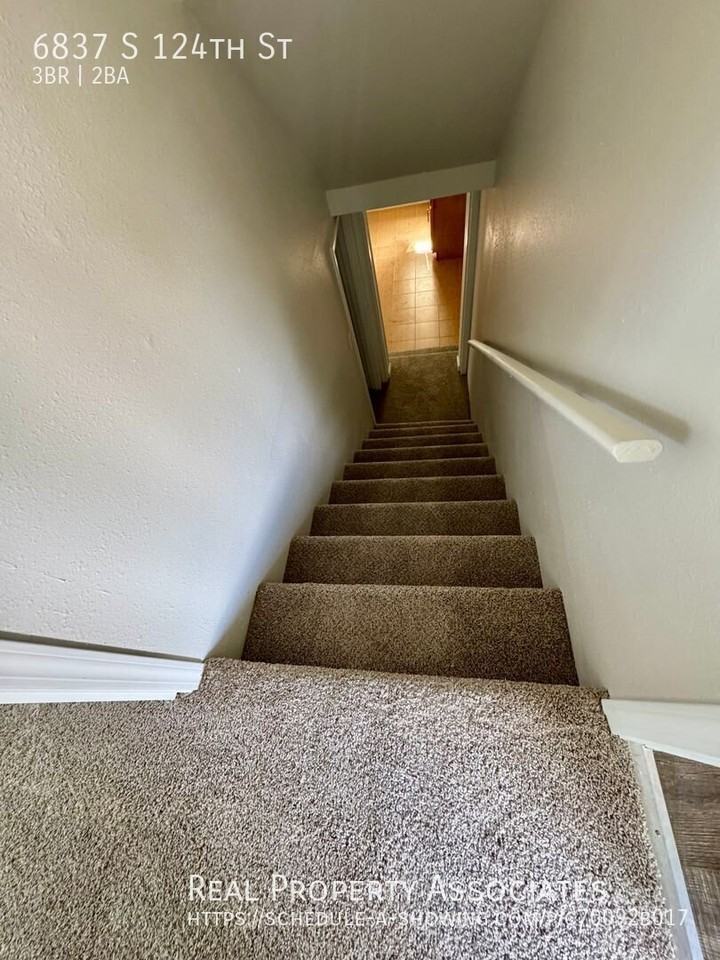 6837 S 124th St - Photo 3 of 16