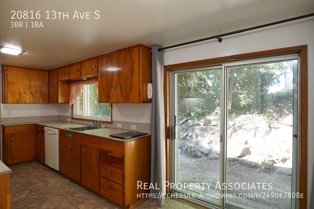 20816 13th Ave S - Photo 4 of 25