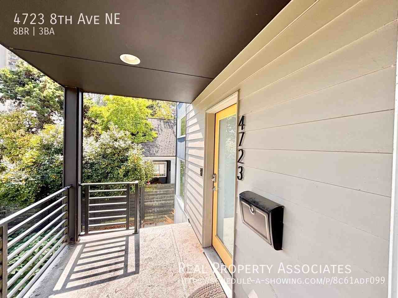 4723 8th Ave Ne - Photo 3 of 19