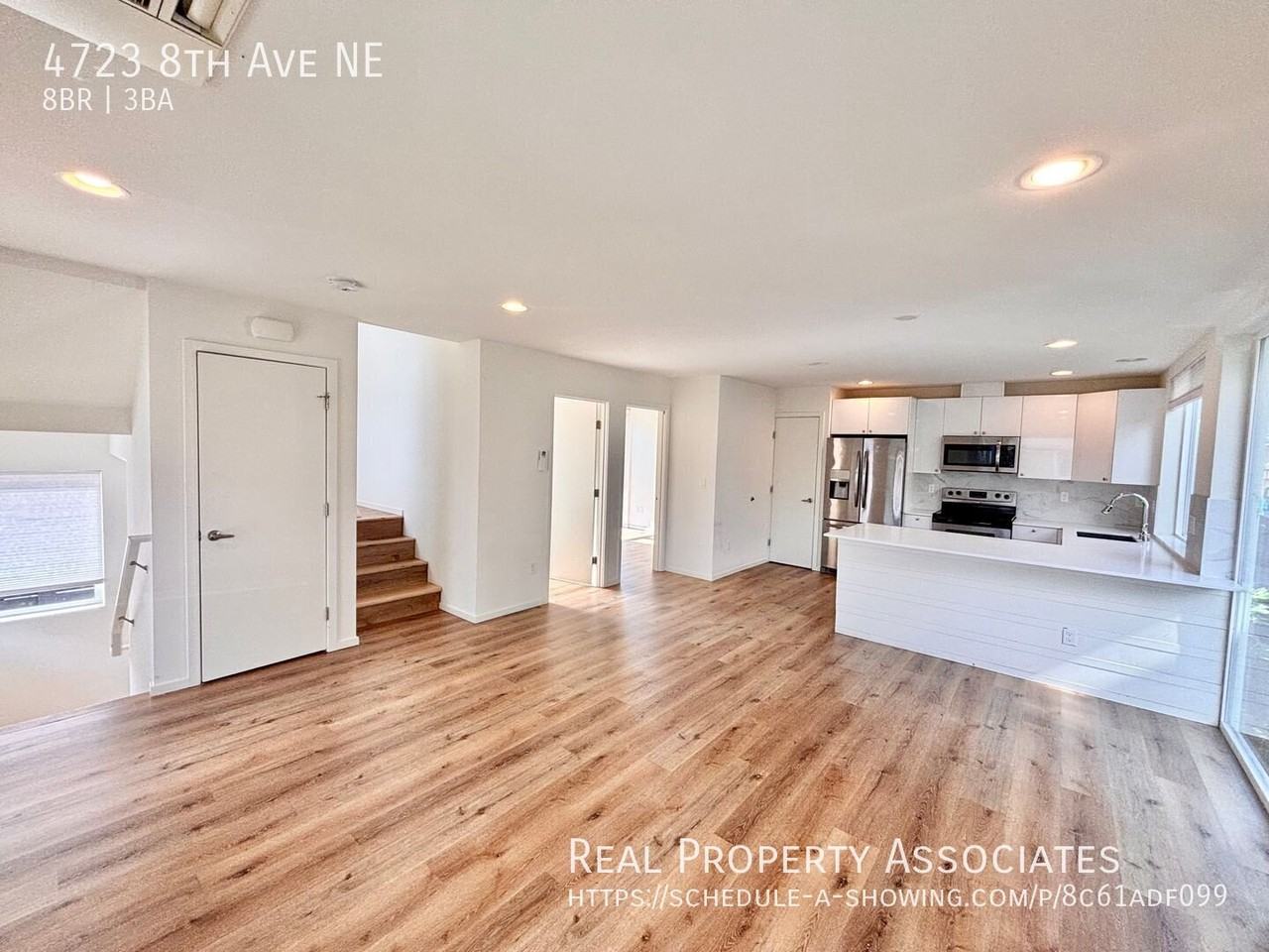 4723 8th Ave Ne - Photo 4 of 19