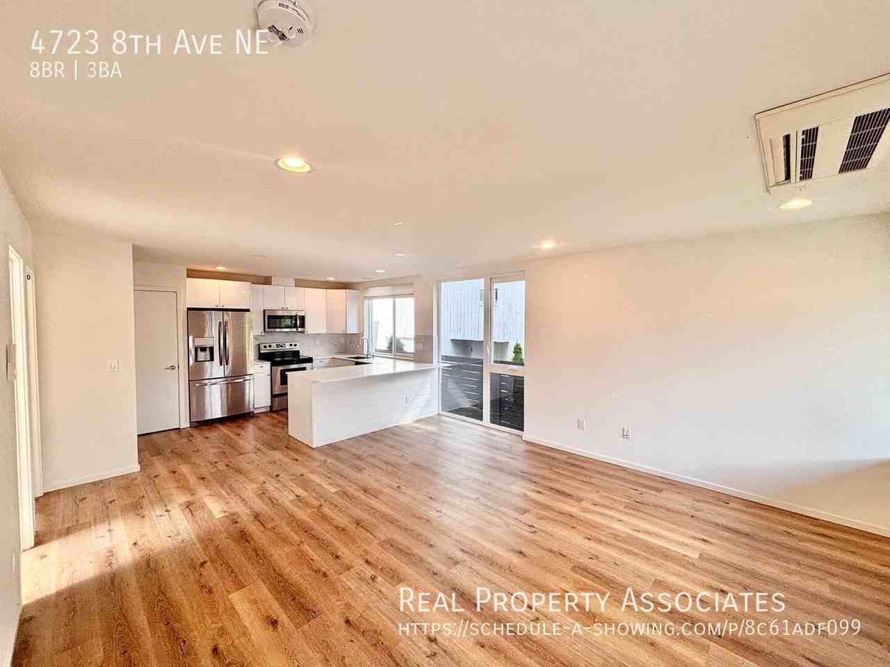 4723 8th Ave Ne - Photo 5 of 19