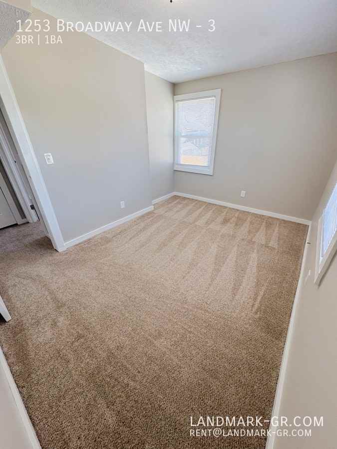 1253 Broadway Ave Nw #3 - Photo 5 of 17