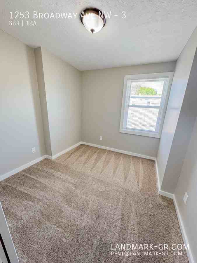 1253 Broadway Ave Nw #3 - Photo 7 of 17