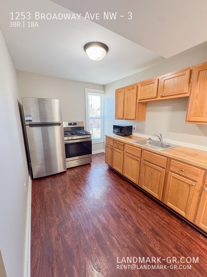 1253 Broadway Ave Nw #3