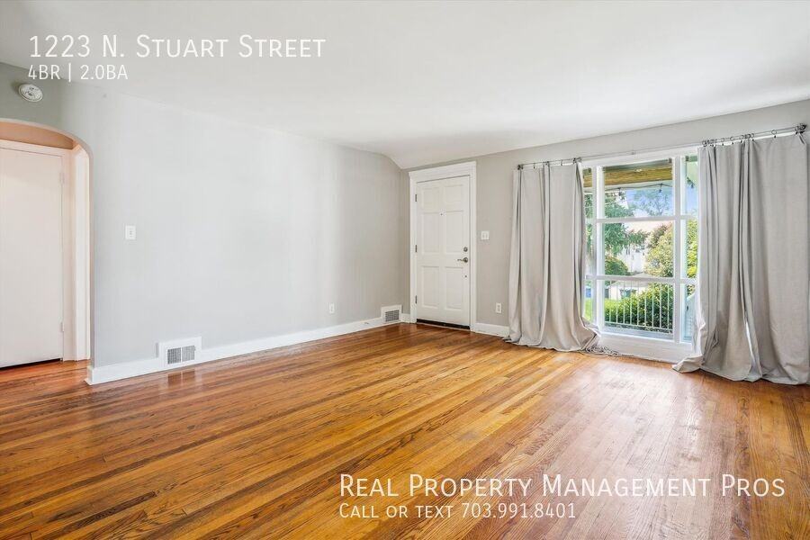 1223 N Stuart St - Photo 3 of 30