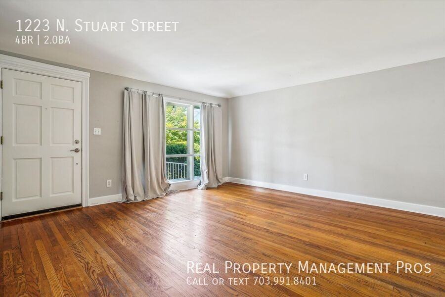 1223 N Stuart St - Photo 4 of 30