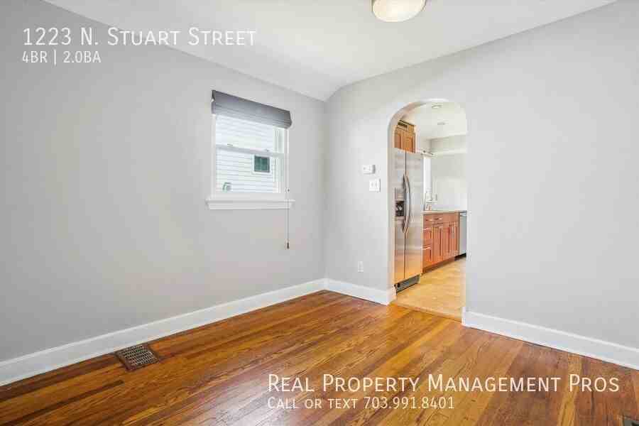 1223 N Stuart St - Photo 5 of 30