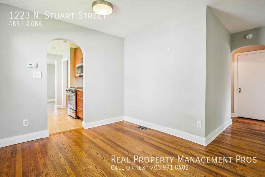 1223 N Stuart St - Photo 7 of 30