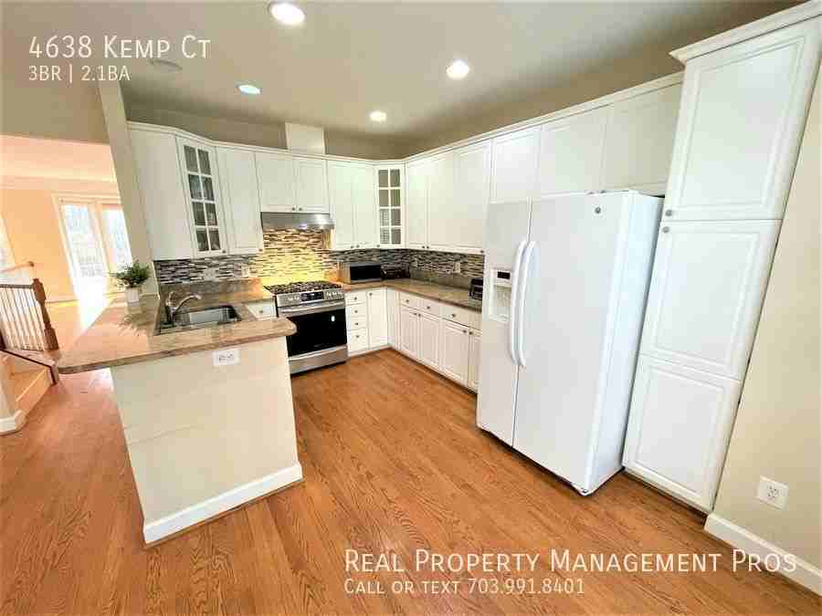 4638 Kemp Ct - Photo 6 of 17
